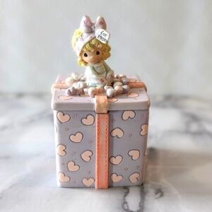 2003 Enesco Precious Moments A Mom's Love is the Best Gift of All trinket Box